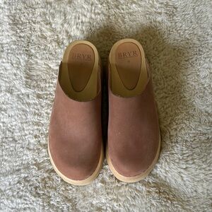 Bryr Tan Leather Clogs